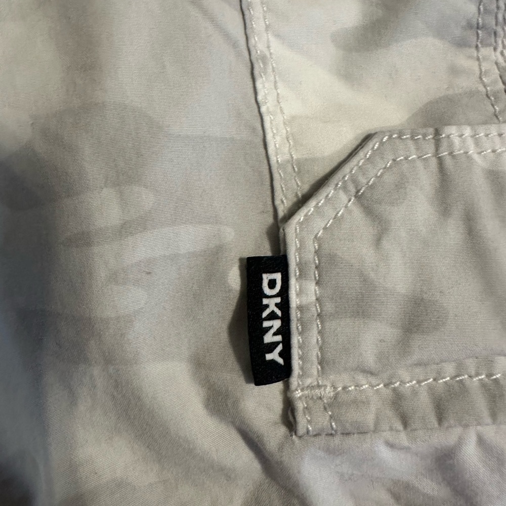 Women’s DKNY Camo Cargo Jogger Pants NWOT - Picture 3 of 4